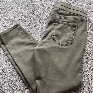 Soho high waist pull-on ankle legging in olive green